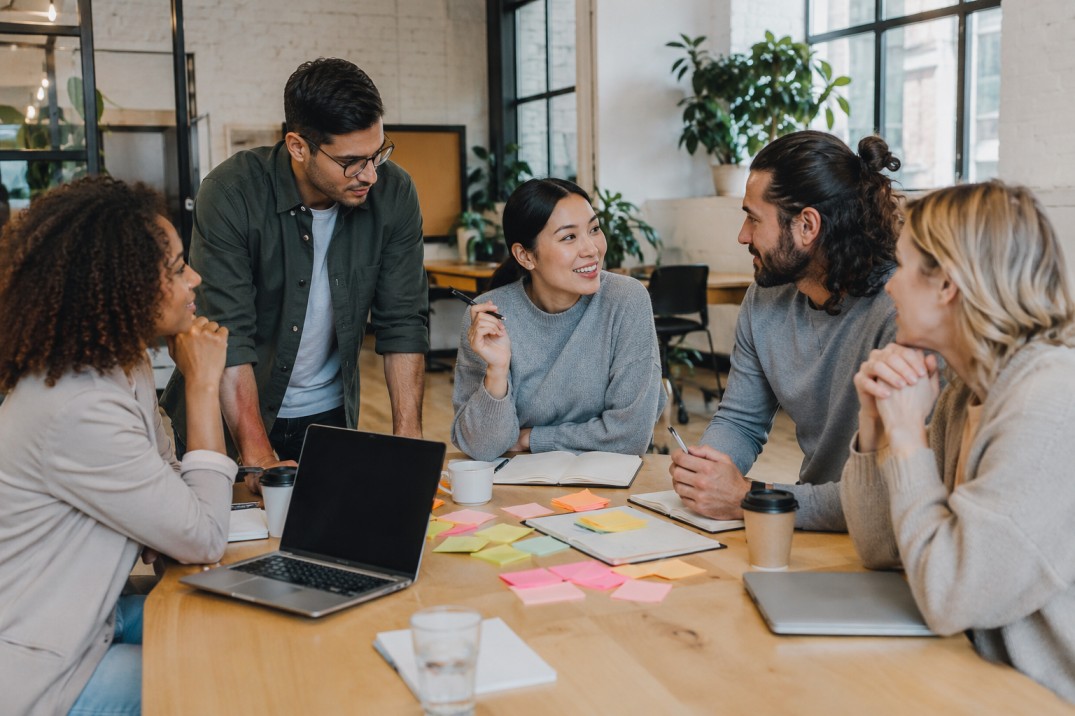 Entrepreneurs brainstorming great business ideas around a table